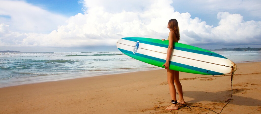 Jaki sprzęt do nauki surfingu wybrać na początek?