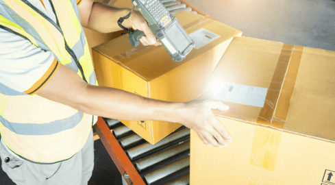 Jak zacząć sprzedawać w internecie przy minimalnym nakładzie koszt - grafika