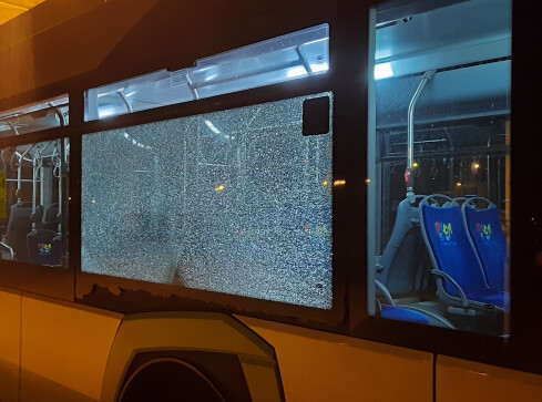 Kto strzelał do autobusu? - grafika