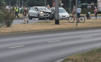 Kolizja na rondzie Solidarności
