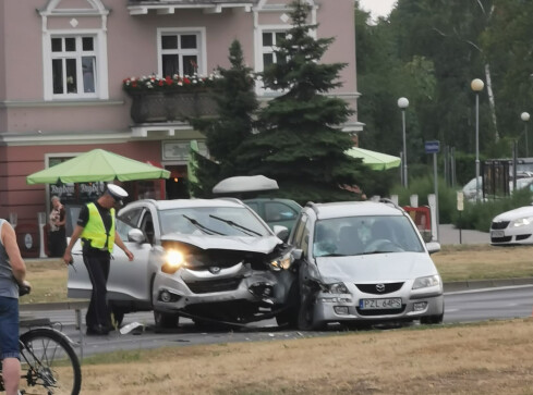Kolizja na rondzie Solidarności - grafika
