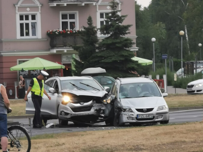 Kolizja na rondzie Solidarności - grafika