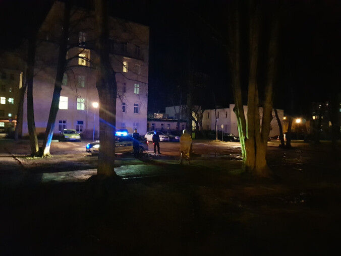 Czekał 5 godzin na karetkę. Jest na oddziale zakaźnym - grafika