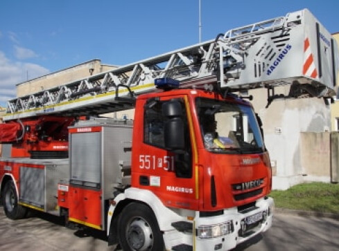 Tragedia przy Dąbrowskiego. W pożarze zginął mężczyzna  - grafika
