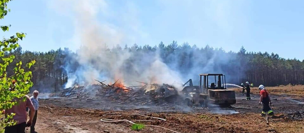 Groźny pożar nieużytków. W akcji samolot gaśniczy