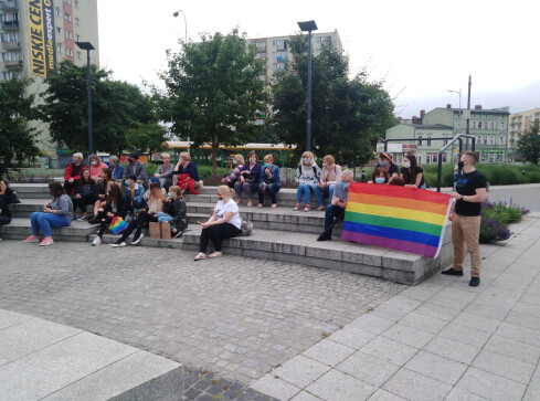 Demonstracja "LGBT to ludzie. Nie ideologia" [ZDJĘCIA] - grafika