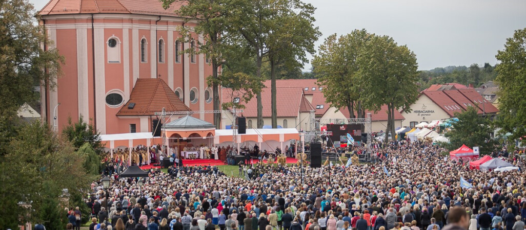 Skrzatusz bazyliką. Uroczystość przyciągnęła tłumy wiernych [ZDJĘCIA]