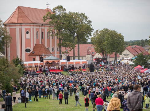 Skrzatusz bazyliką. Uroczystość przyciągnęła tłumy wiernych [ZD - grafika