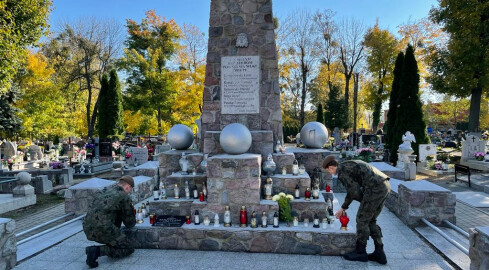 Wielkopolscy terytorialsi uporządkowali groby bohaterów - grafika