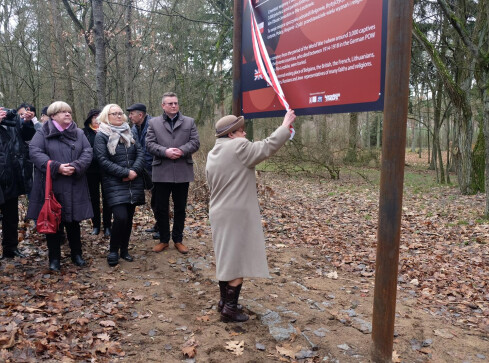 Na cmentarzu w Leszkowie stanęła tablica informacyjna - grafika