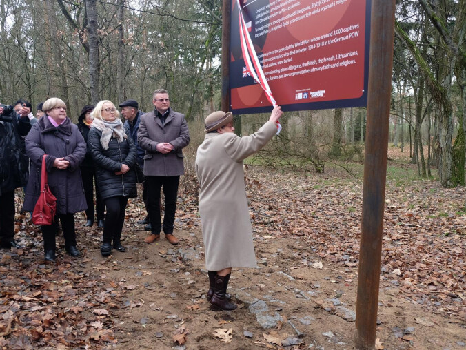 Na cmentarzu w Leszkowie stanęła tablica informacyjna - grafika