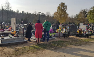 Odwiedzamy groby bliskich [fotorelacja]