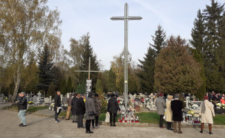 Odwiedzamy groby bliskich [fotorelacja]