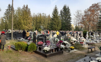 Odwiedzamy groby bliskich [fotorelacja]
