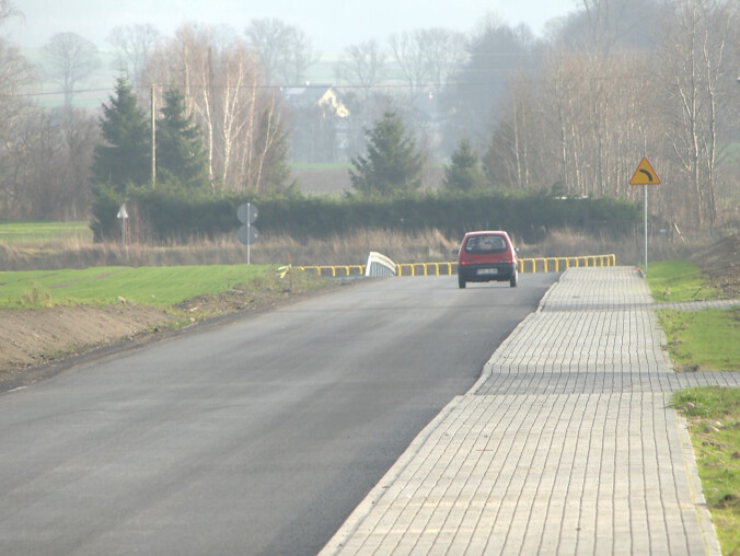 Mieszkańcy Nowego Dworu doczekali się wyremontowanej drogi - grafika