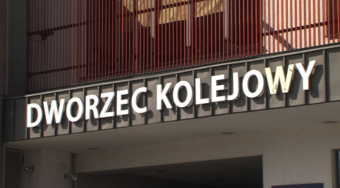 Dworzec PKP w Chodzieży bez kasy biletowej - grafika