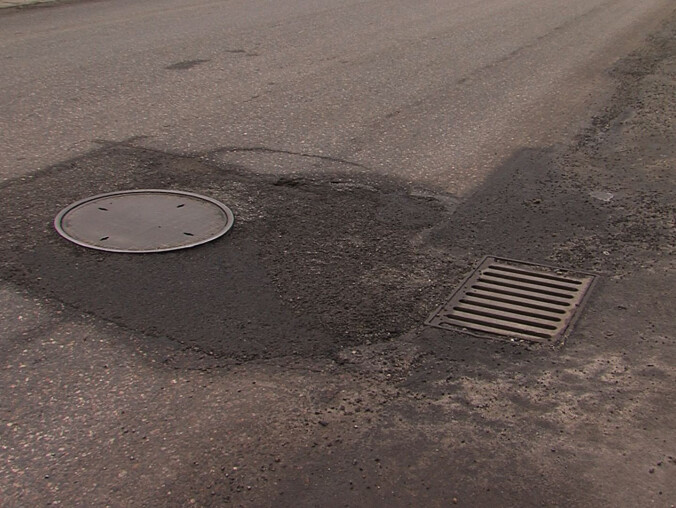 Zima znów podziurawiła drogi - grafika