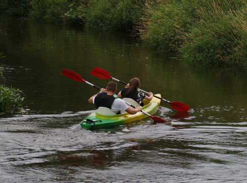 Pijani kajakarze zgubili się podczas spływu - grafika