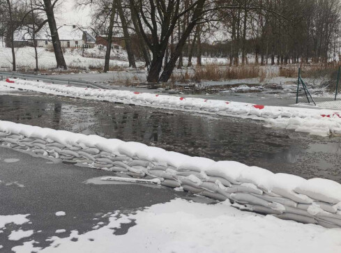 Jedna z głównych dróg w Łobżenicy jest nieprzejezdna - grafika