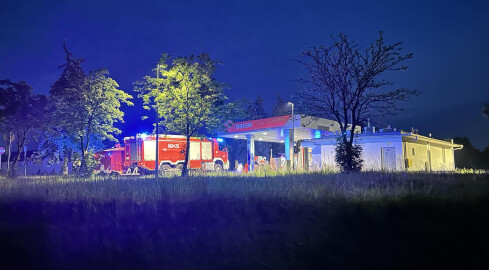 O krok od tragedii podczas tankowania samochodu - grafika