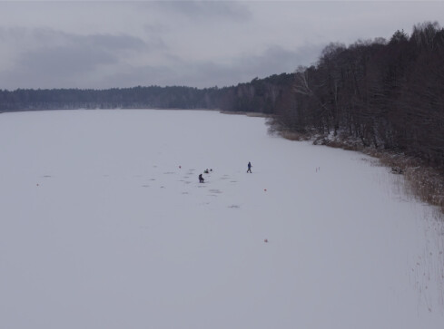 Chodzenie po lodzie może skończyć się tragedią - grafika