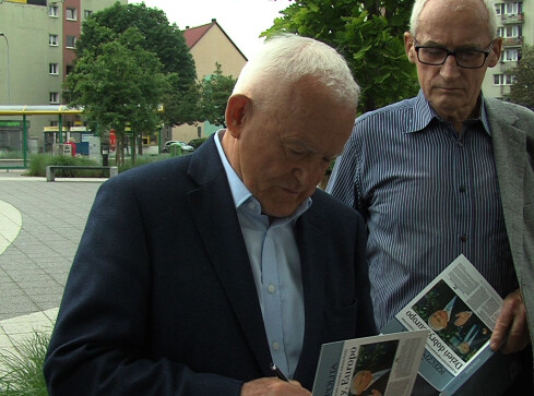 Leszek Miller spotkał się z wyborcami w Pile - grafika
