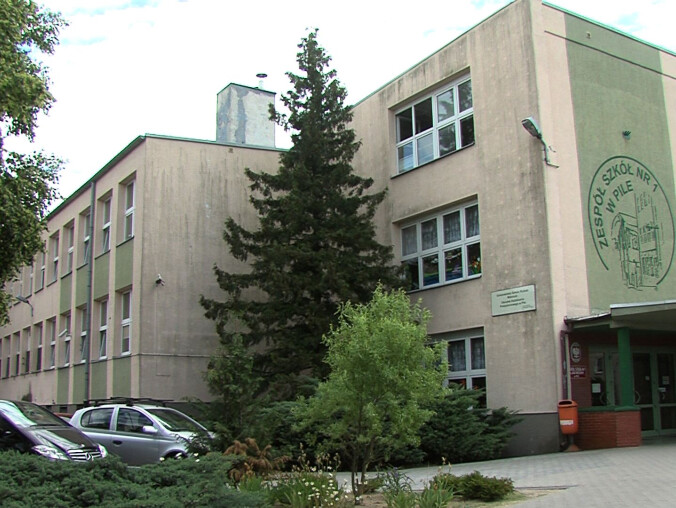 Cięcia w oświacie? - grafika