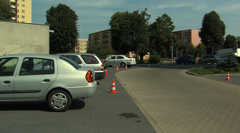 Parkingi przy marketach pod lupą UOKiK  - grafika