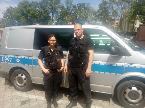 Liczyły się sekundy. Policjanci uratowali niedoszłego samobójcę - grafika