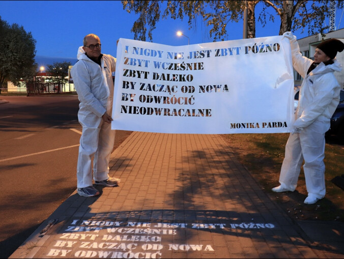 Na pilskich chodnikach pojawiły się.... wiersze - grafika