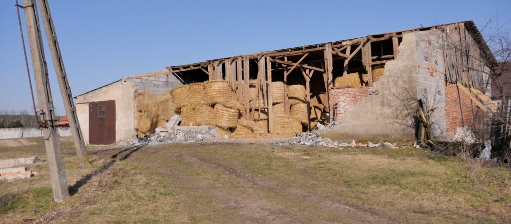 Wiatr zrównał z ziemią ich stodołę. Ruszyła zbiórka na odbudowę