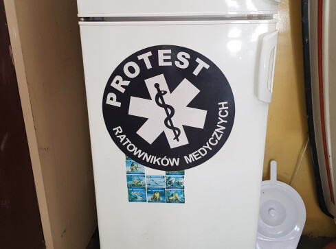 Nieczynna karetka w Ujściu. Ratownicy medyczni protestują - grafika
