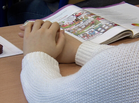Trwa zbiórka podpisów pod projektem ustawy przeciw seksualizacji dzi - grafika