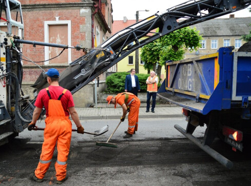 Trwają remonty na drogach powiatu pilskiego  - grafika