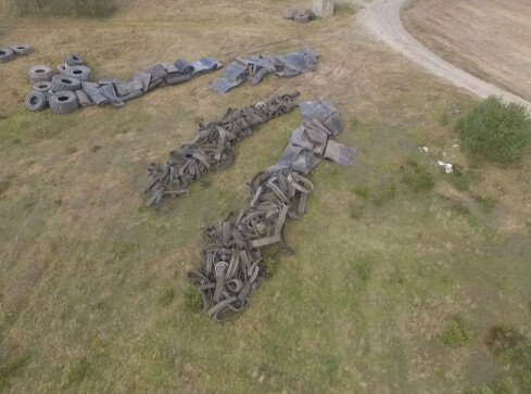 Nielegalne śmieci porzucone w Górznej  - grafika