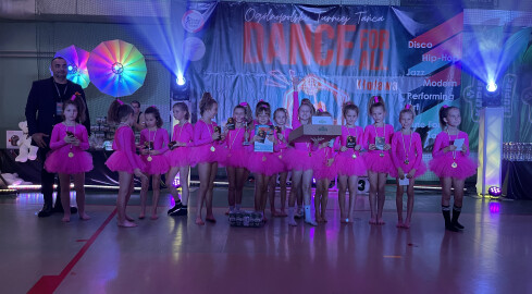 Ambitne tancerki  - grafika