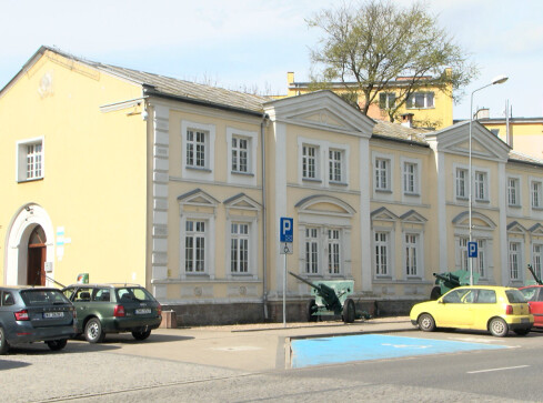 Wymiana dachu, remont pomieszczeń, montaż windy to wszystko czeka mi - grafika