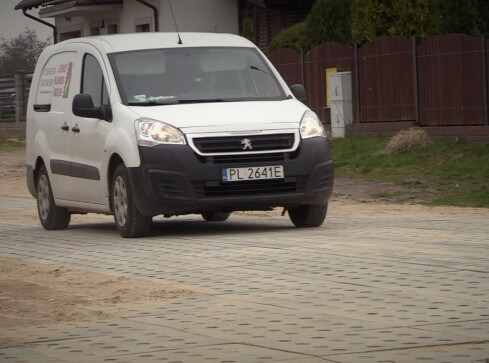 Na Osiedlu Poniatowskiego w Trzciance kierowcy już nie zniszczą swoi - grafika