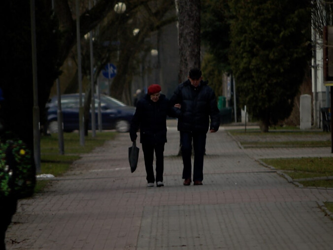 Złotów pomaga seniorom - grafika