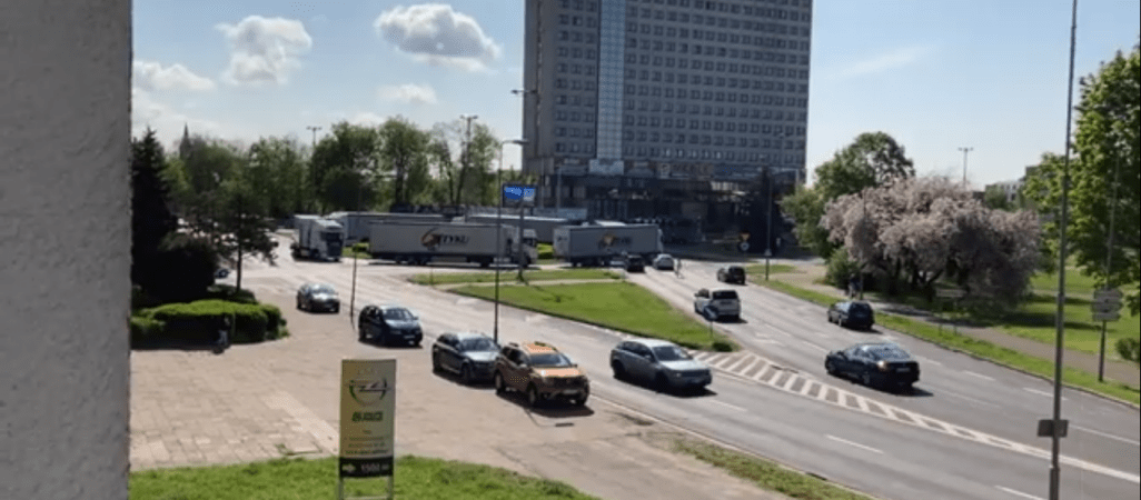 Tiry blokowały rondo w Pile - VIDEO