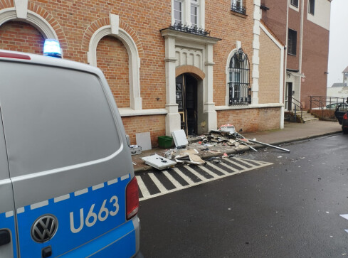 Brawurowa próba kradzieży,  złodzieje wysadzili bankomaty - grafika