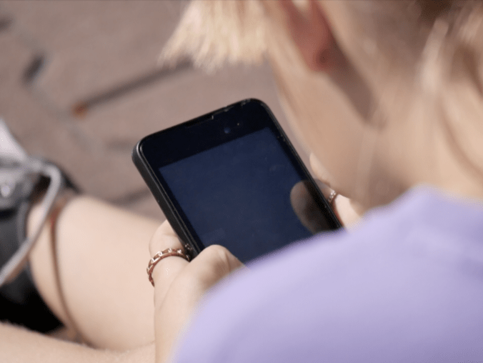 Coraz więcej uzależnień od Internetu wśród dzieci i młodzieży - grafika