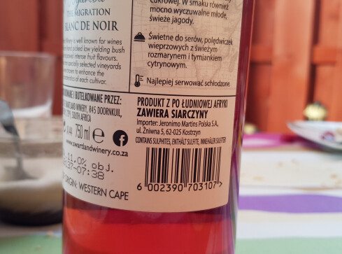 Ciekawy napis na etykiecie - grafika