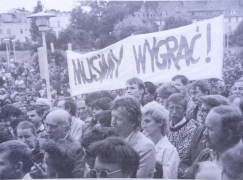 Jak wyglądały przygotowania do częściowo wolnych wyborów? Zobaczc - grafika