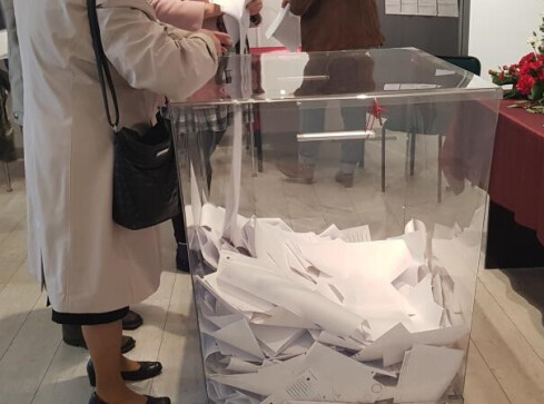 W okręgu pilskim PiS wygrywa do Sejmu, Szejnfeld do Senatu? Ostatni s - grafika