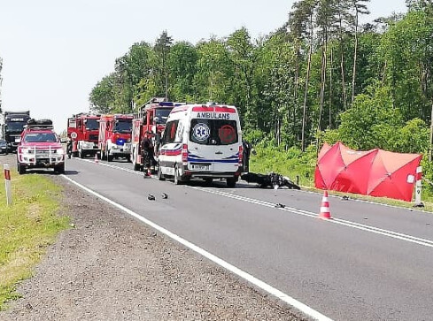 Śmiertelny wypadek. Motocyklista zderzył się z TIR-em - grafika