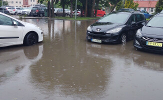 Piła zalana po burzy [ZDJĘCIA]. Są też nowe ostrzeżenia meteorologiczne