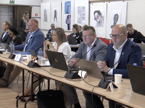 Zarząd powiatu pilskiego z absolutorium i wotum zaufania - grafika