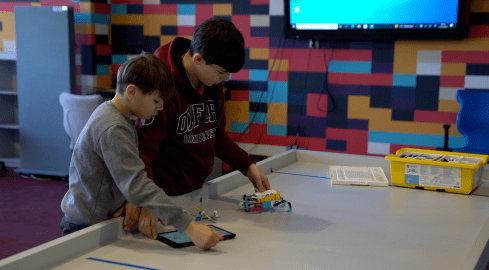 Na chwilę zapomnieć o wojnie - grafika