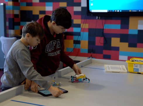 Na chwilę zapomnieć o wojnie - grafika